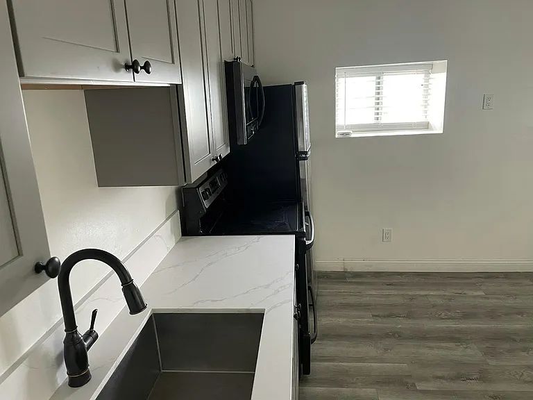 4521 Westview Dr #1 — Photo 12