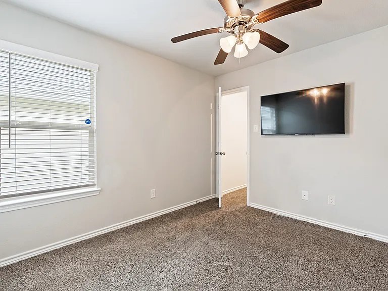 1142 Natchez Dr — Photo 35