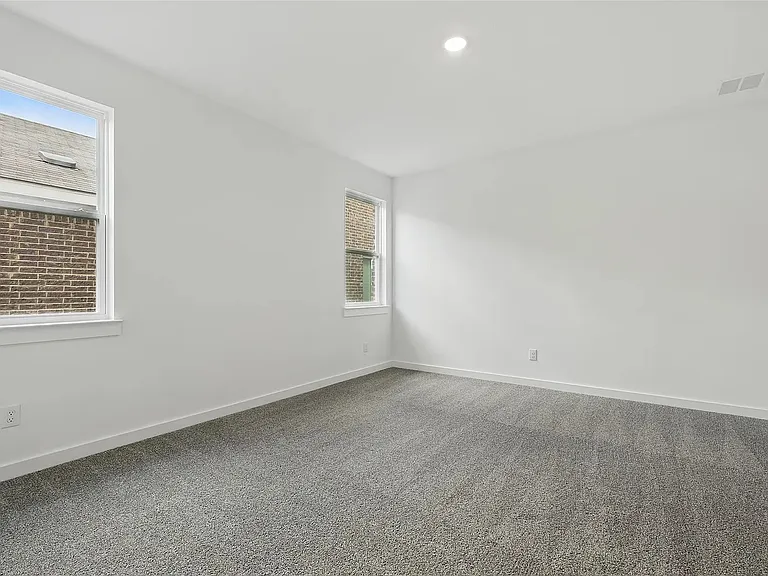 1117 Baker Ridge Dr — Photo 3