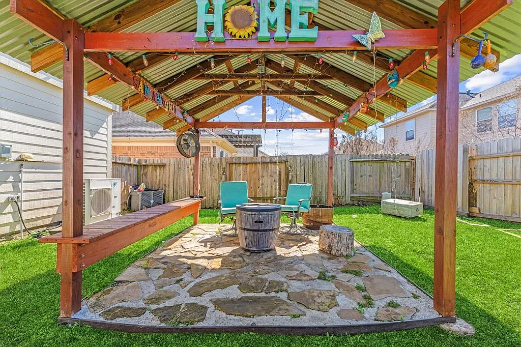 4 bed, 2.5 bath, 3141 sqft, $2,500 — Photo 4