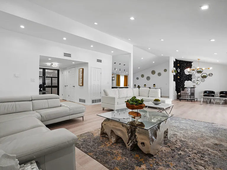 390 Bedford Pl — Photo 15