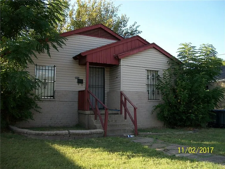 2213 Lea Crest Dr — Photo 1