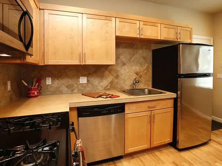 #144 TABOR POINTE APARTMENTS — Photo 22