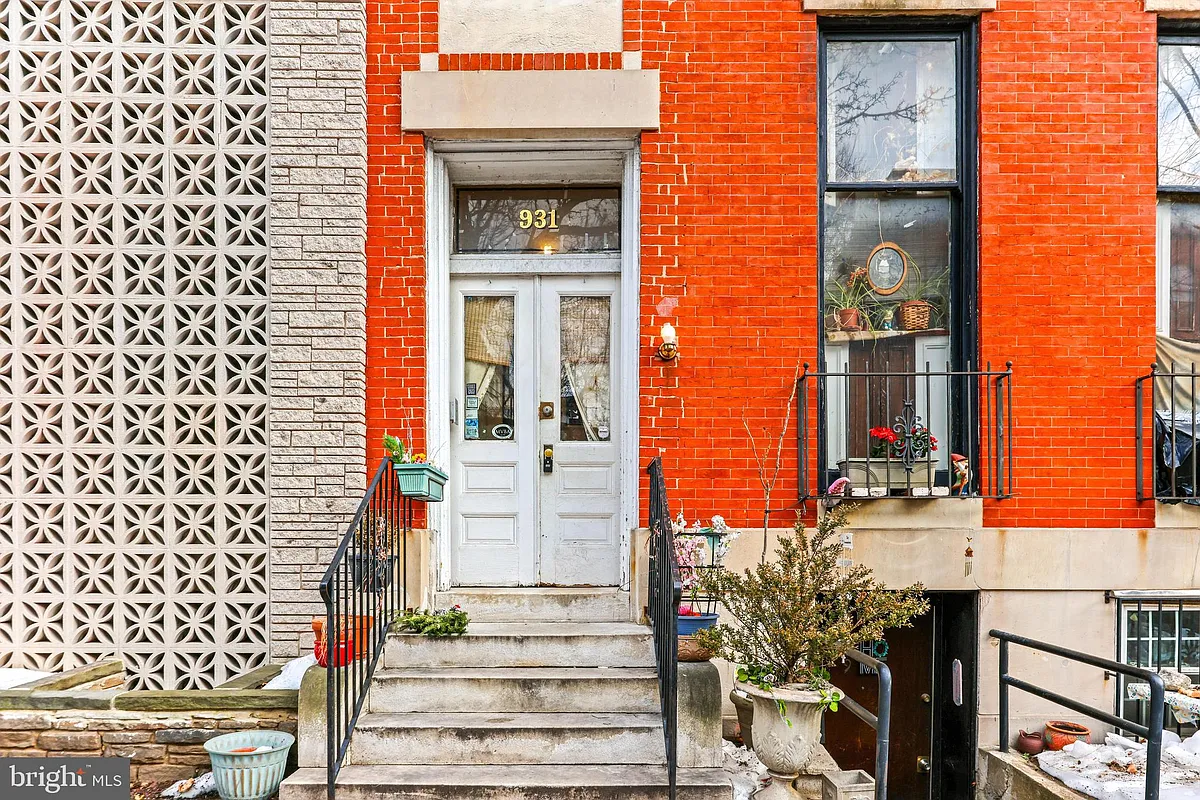 Building Photo - 931 Saint Paul St #BR