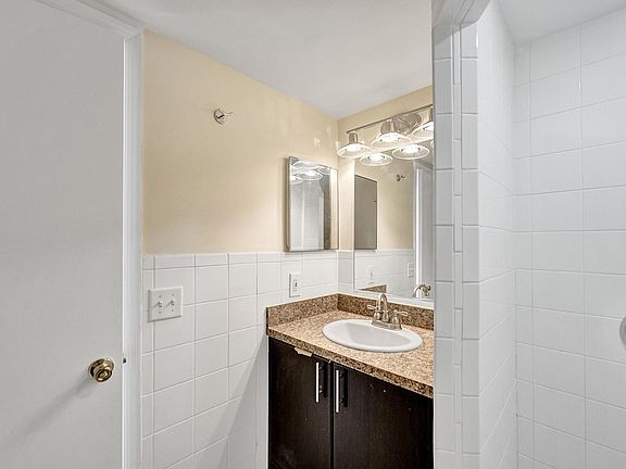 2nd image of 2420 SE Seventeen Street Cswy #201C