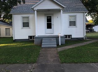 1581 Clinton St, Carlyle, IL
