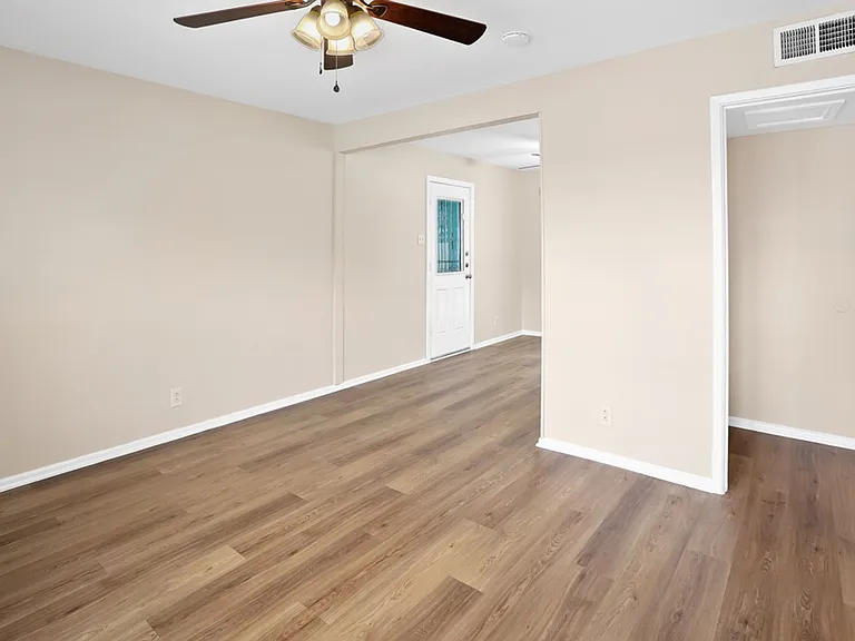 115 Harcourt Ave — Photo 8