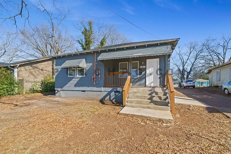 1 bed, 1.0 bath, 700 sqft, $950 — Photo 2