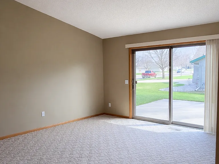 913 Richland Ave SW — Photo 6
