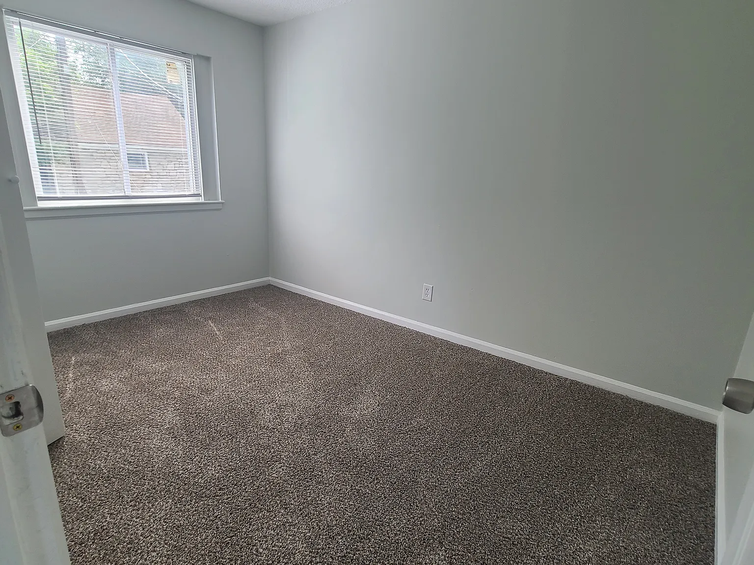 2 bed, 900 sqft, $895 — Photo 3