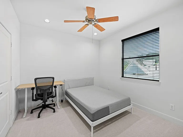 2413 Ralph St #9 — Photo 18