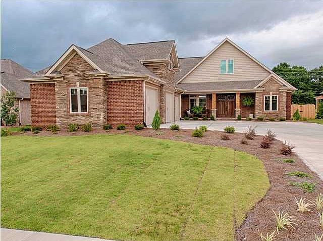 1st image of 223 Oak Brook Dr
