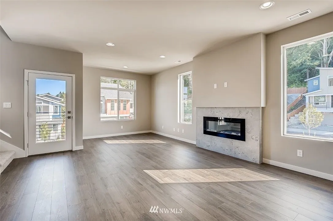 3 bed, 1943 sqft, $3,700 — Photo 2