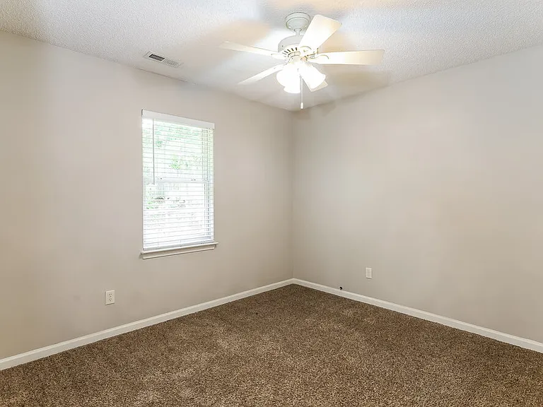6918 Lowen Rd — Photo 15
