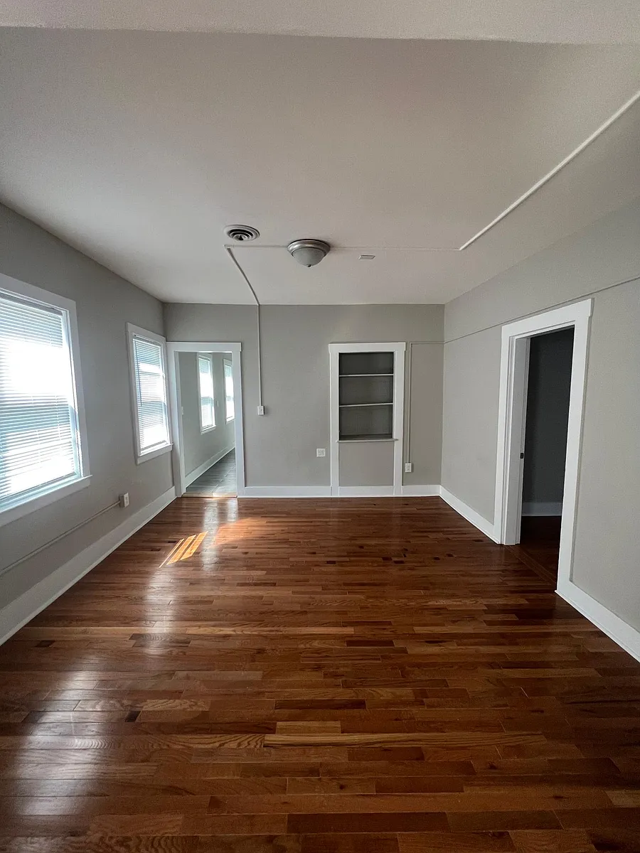 Building Photo - 722 Winchester Ave #3