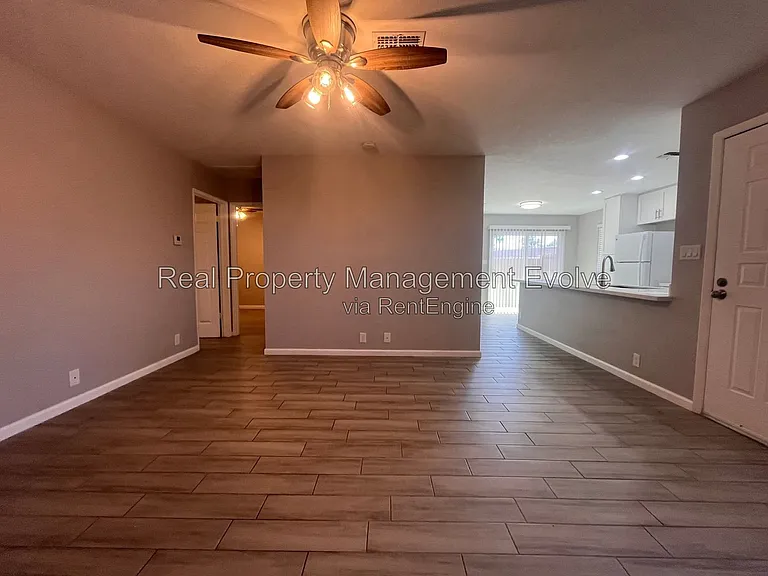 408 W Blackhawk Dr #1 — Photo 5