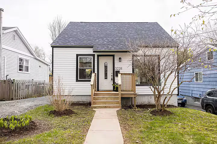 3228 Beresford Rd — Photo 1