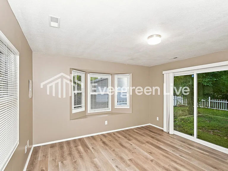 3314 N Ashland Ave — Photo 5