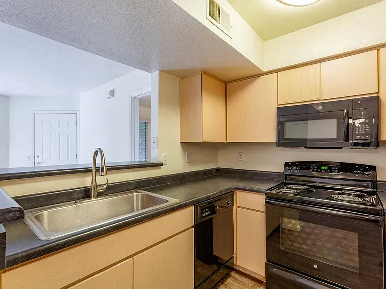 The Village at Lindsay Park Apartments — Photo 13