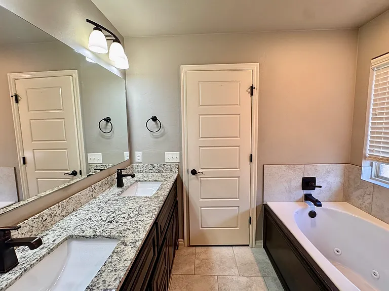8109 NW 160th Ter — Photo 12