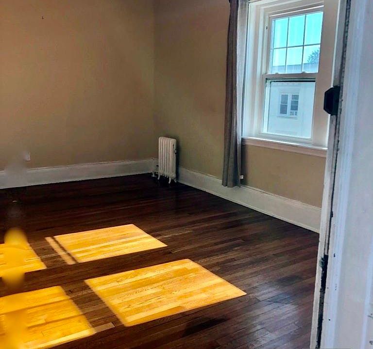 2nd image of 17 Radcliffe Rd #21