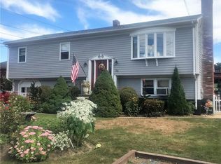 28 Center St, Bristol, RI 02809