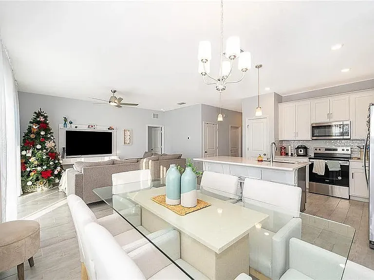 5818 Wallis Ln — Photo 8