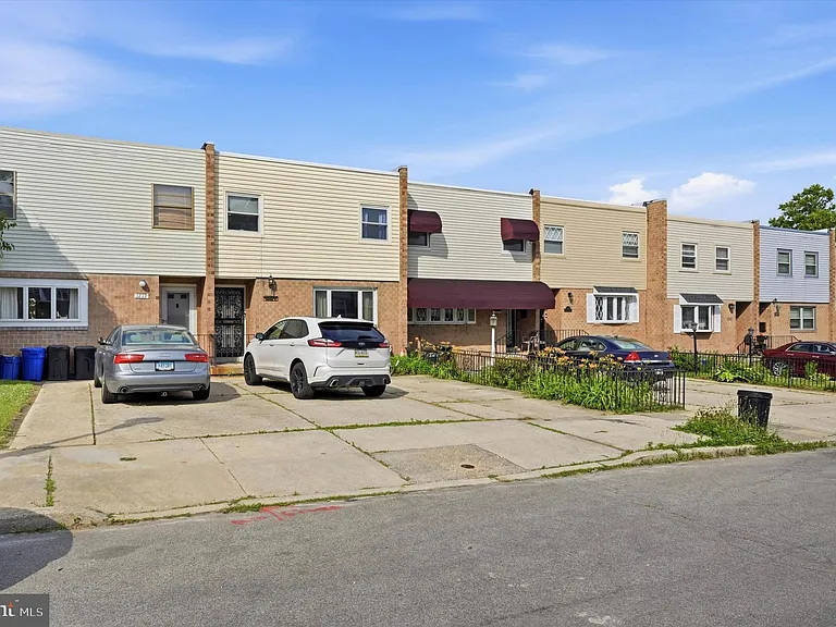 1221 S Melville St — Photo 1