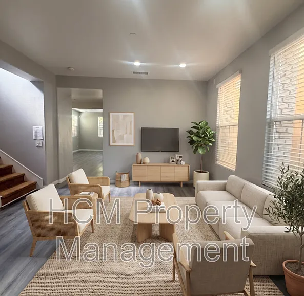 8043 E Loftwood Ln — Photo 3