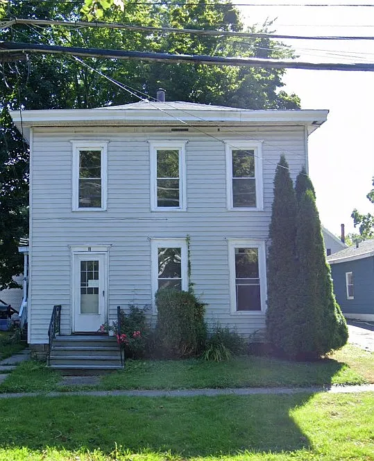 4 Lake Avenue - 2 — Photo 4