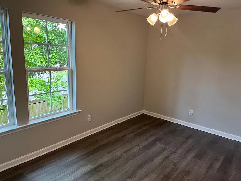 610 W Buena Vista Ave #4 — Photo 4