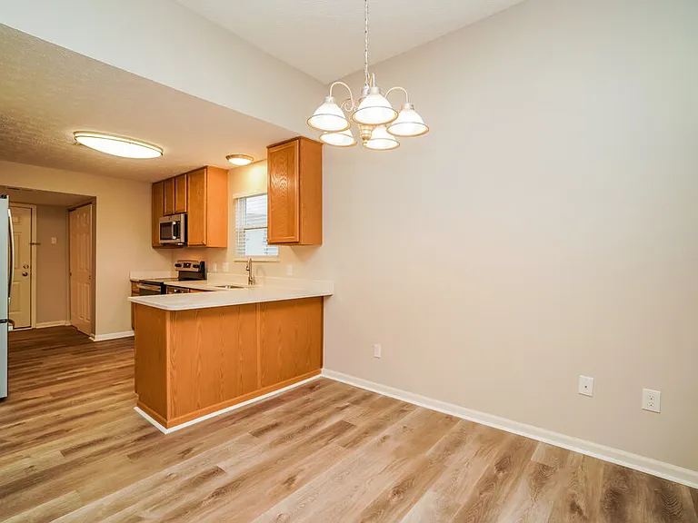 1272 Poplar Creek Ct — Photo 8