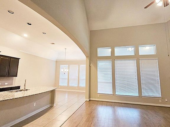 5th image of 104 Forest Bend Ct