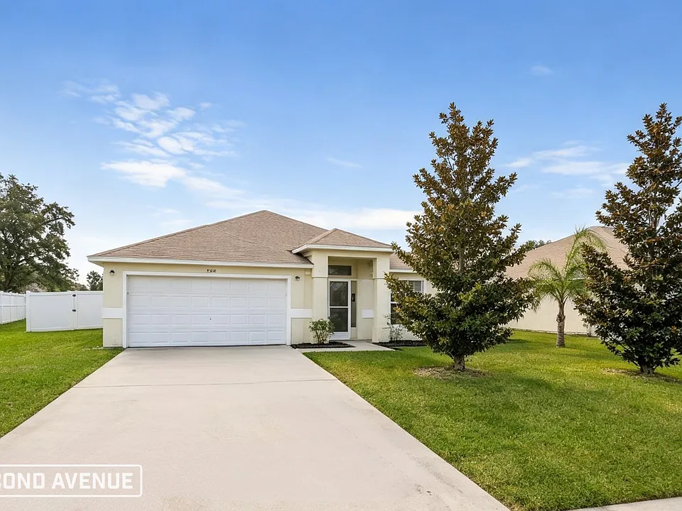 704 Cockatoo Ct