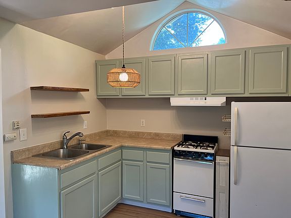 5th image of 165 N Alvarado Ave #B