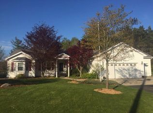 99 Fenton Dr, Pinconning, MI 48650