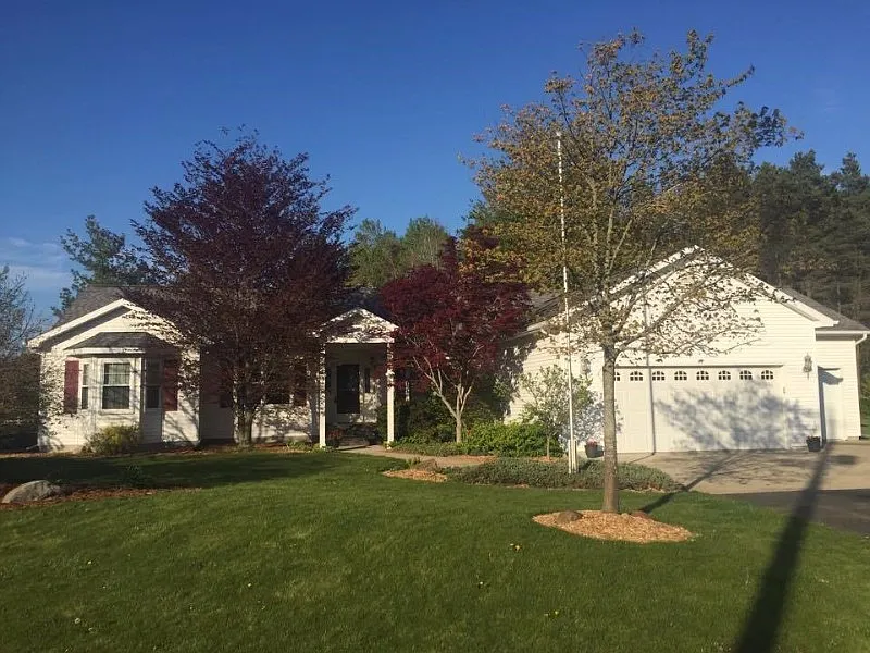 99 Fenton Dr photo 1