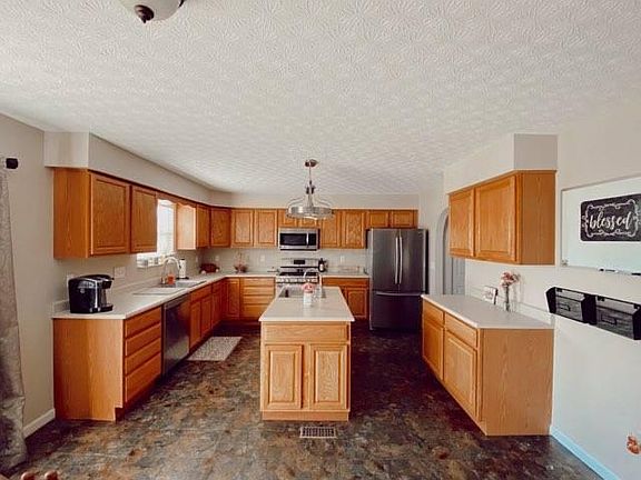 5th image of 376 Landis Ln