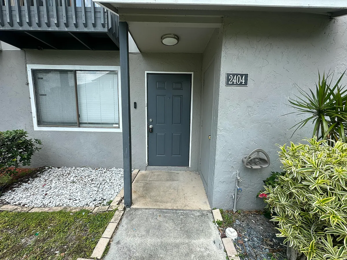 Building Photo - 2404 Seaside Dr