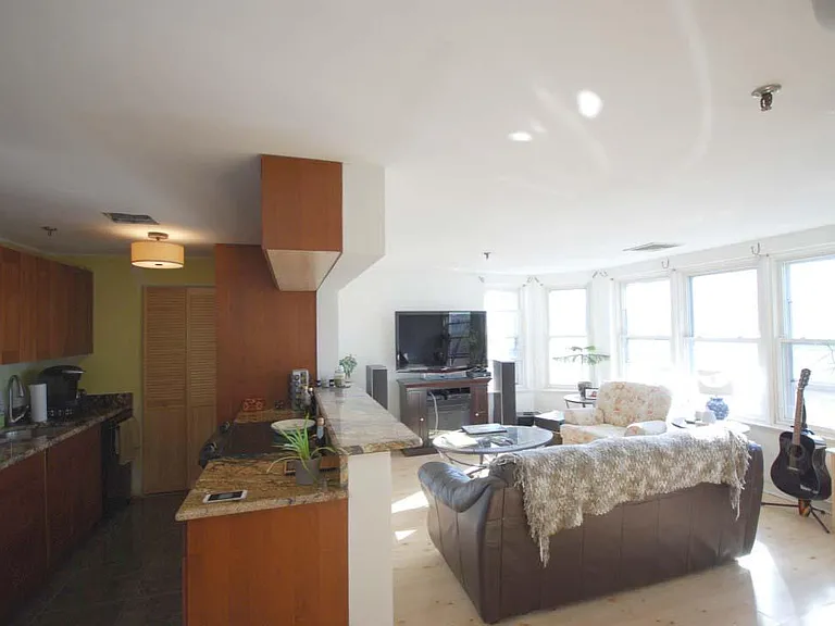 130 Tudor St #H — Photo 6