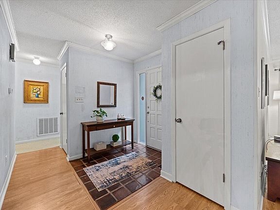 4th image of 4100 Five Oaks Dr Unit 27