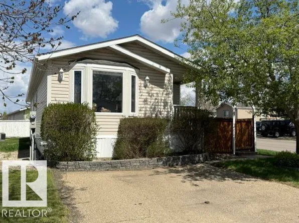 1645 Jubilee Cres, Strathcona County, AB T8H 2J4