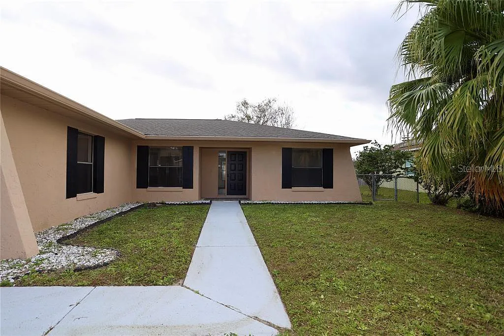 3 bed, 2.0 bath, 1372 sqft, $2,295 — Photo 4