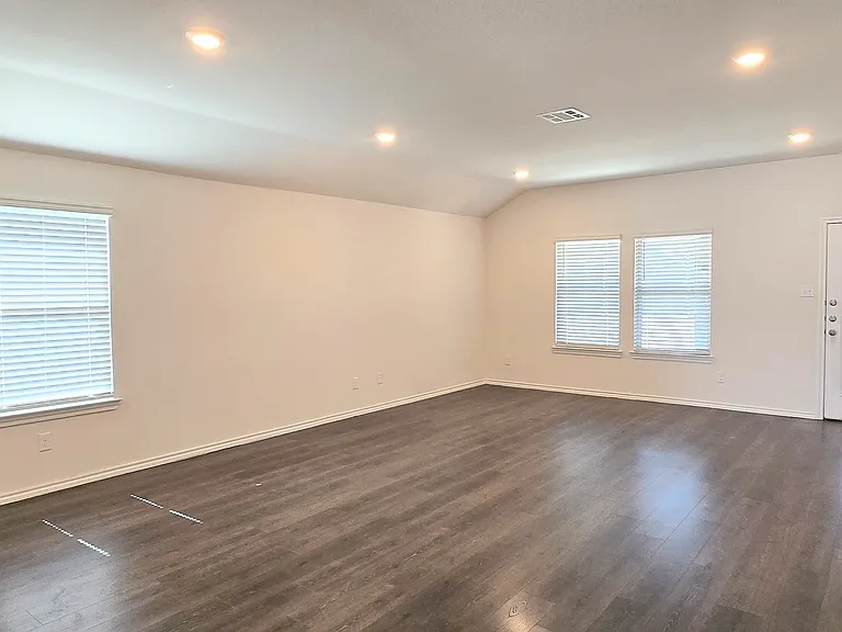 2121 Basil Ave — Photo 2