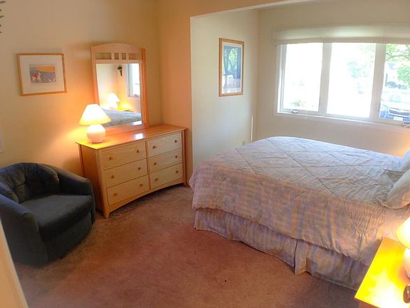 3rd image of 39 Howland Cir