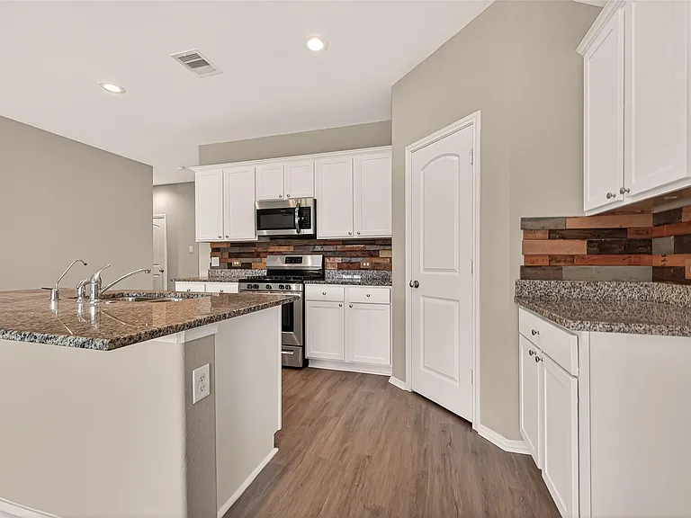 18361 Timbermill Ln — Photo 16