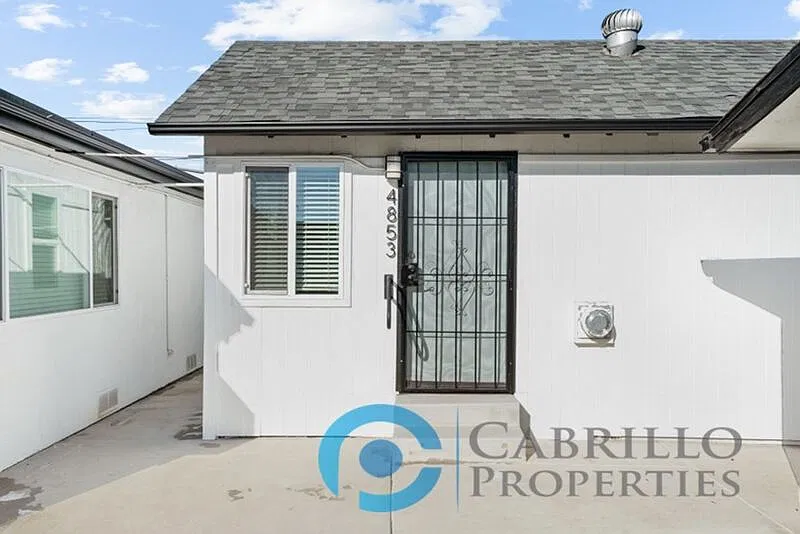 Studio, 1.0 bath, 500 sqft, $1,800 — Photo 2