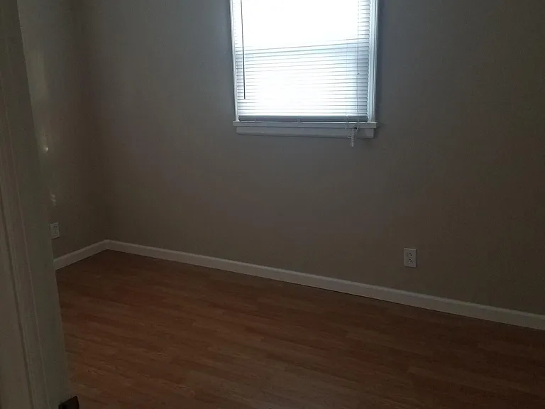 2322 Englewood Ct — Photo 9