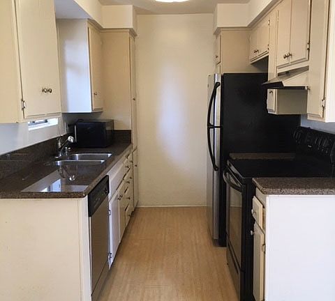 5th image of 1852 Corinth Ave APT 11