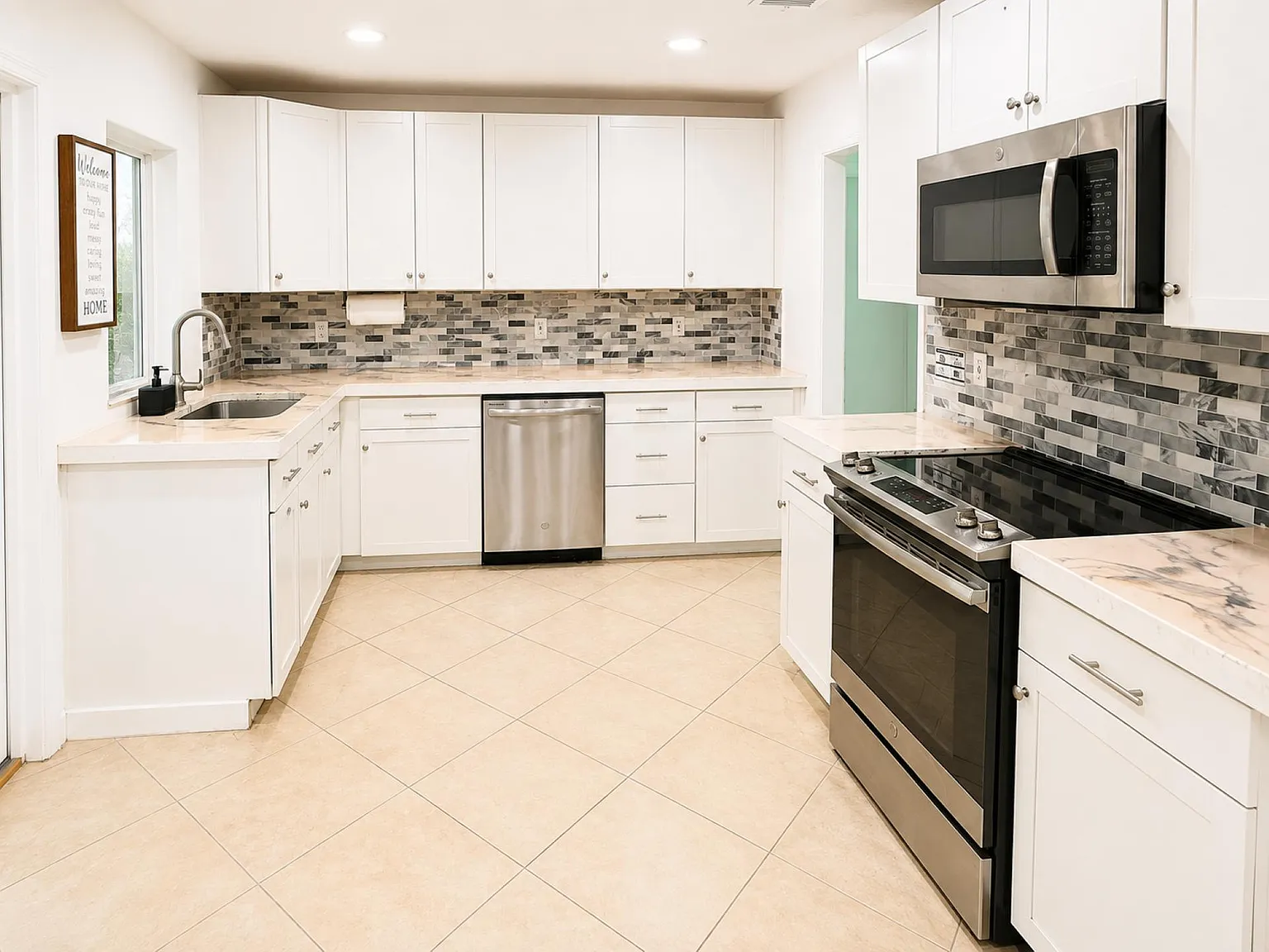 4 bed, 2.0 bath, 1949 sqft, $1,356 — Photo 4